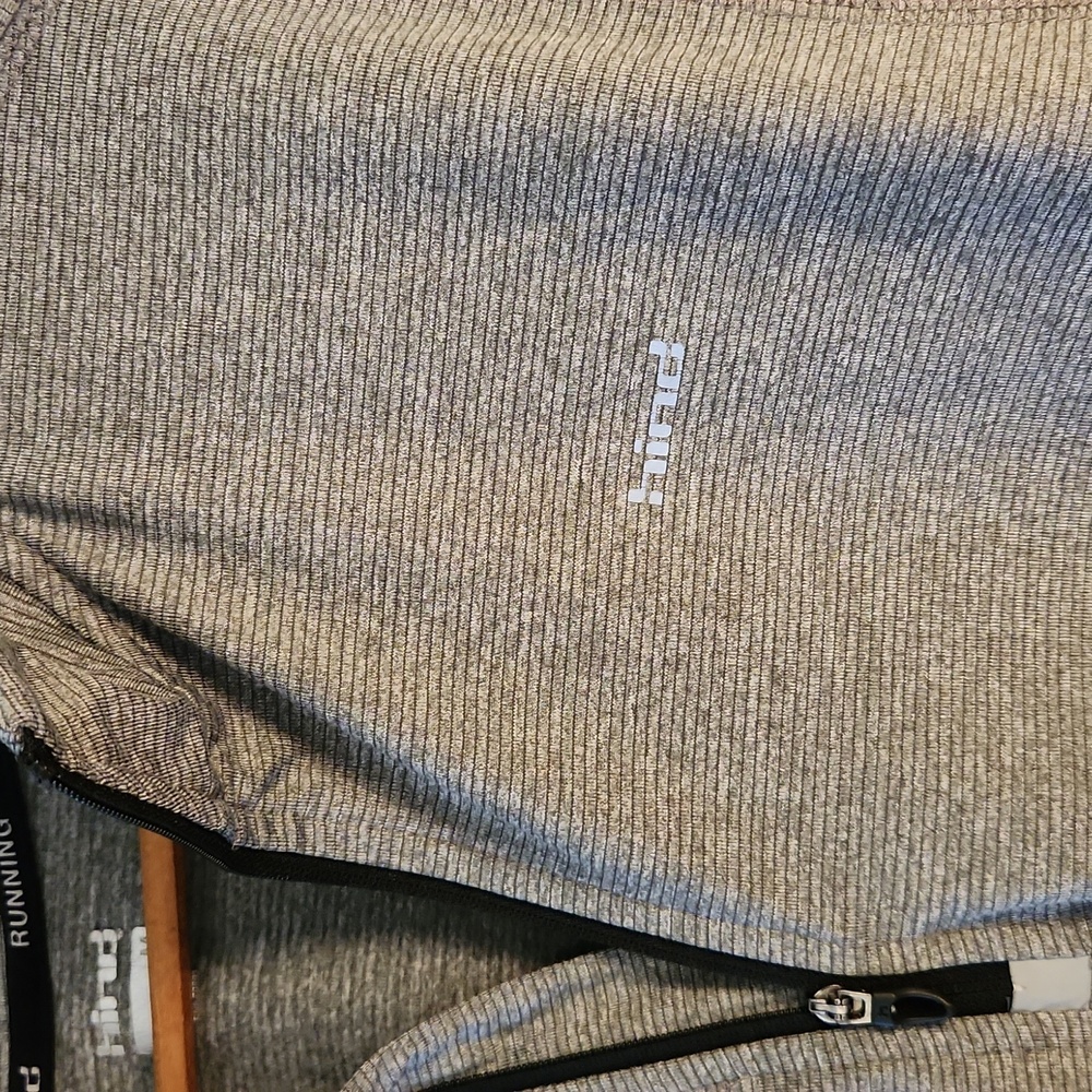 Men’s Gray Performance Running 1/4 Zip – Size M - Picture 13 of 13